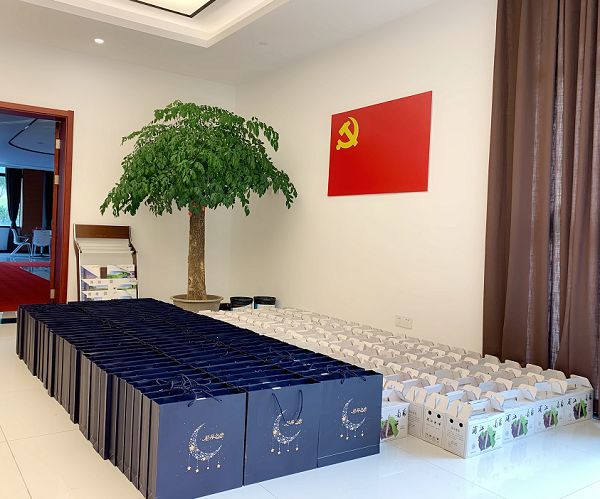 “歡樂中秋，情濃意濃”